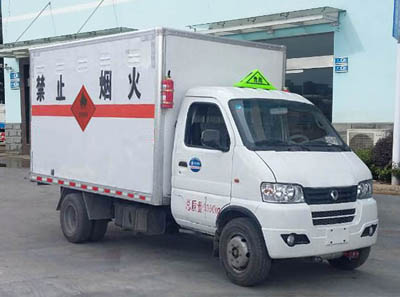 國五東風小康易燃液體廂式運輸車